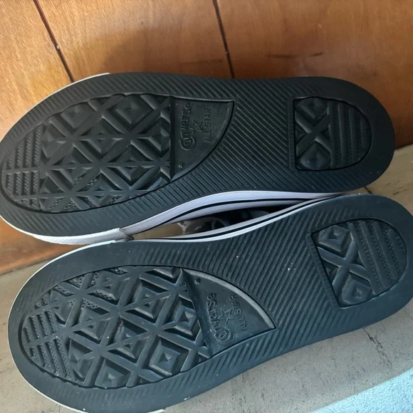 Girls converse - Picture 5 of 5